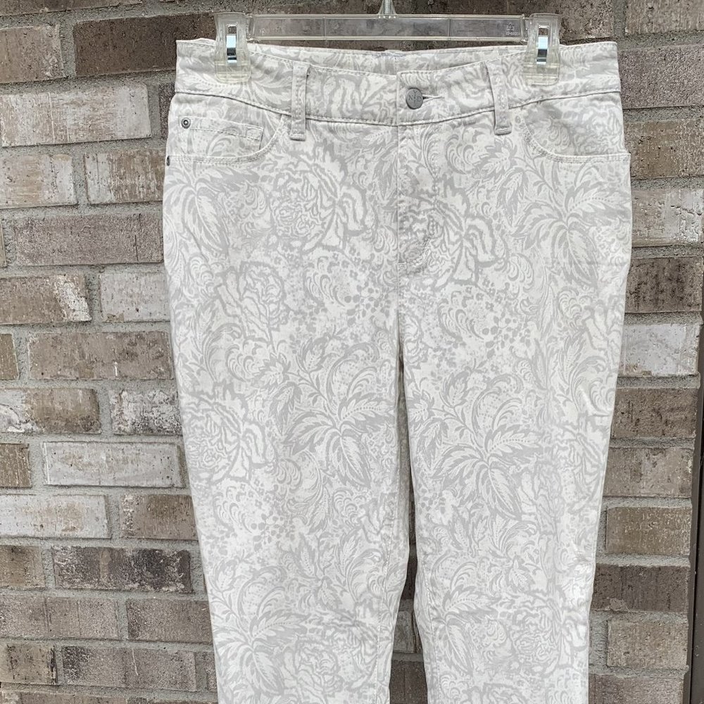 NYDJ Off-white straight leg Jegging Jeans w/ light gray rain-forest print (S 6)
